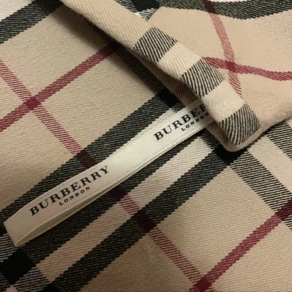 ⭐️Authentic Burberry Check Nova Skirt - Picture 4 of 5